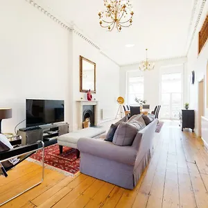 Elegant Period Clifton Balcony - Simplycheckin Apartment